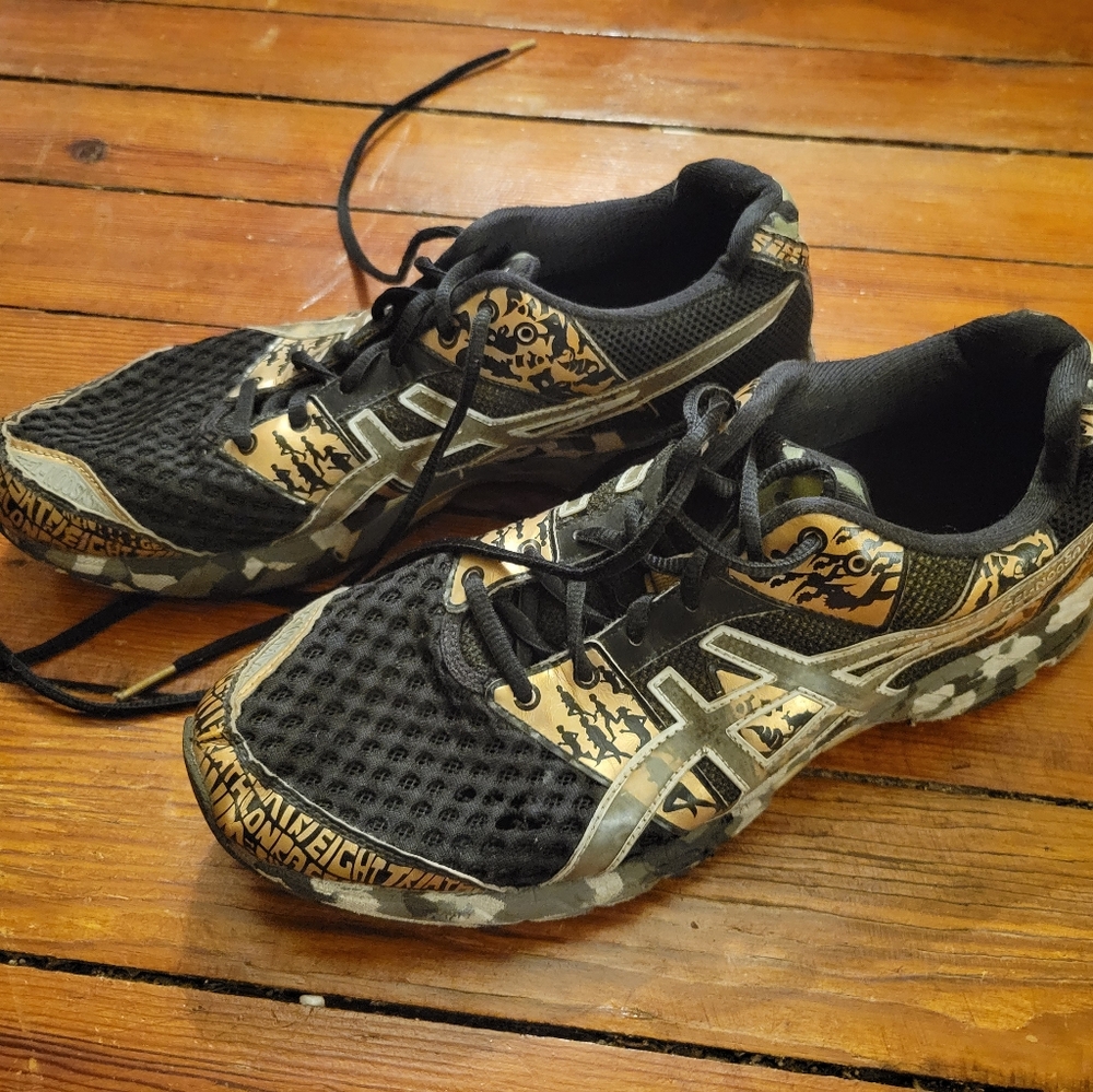 ASICS Gel-Noosa Tri-8 Men's 9.5 Black Gold